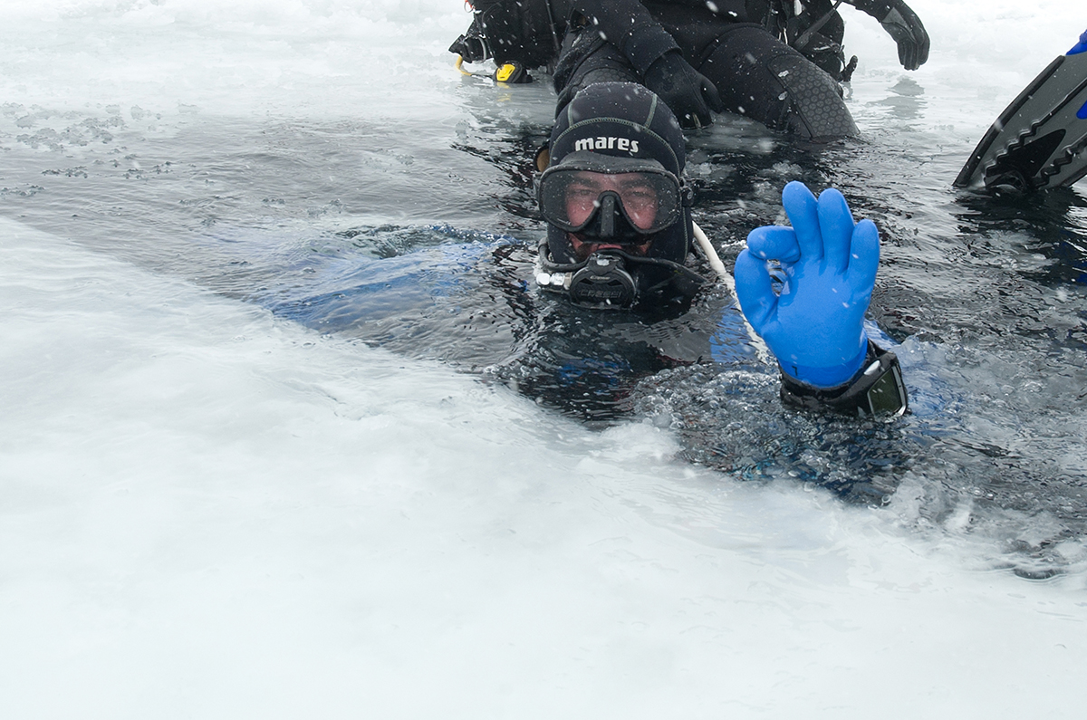 Plongée sous la glace