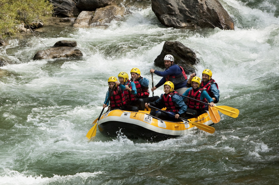 Descente en Rafting sur la Noguera Pallaresa, spot majeur pour cette activité dans les Pyrénées.