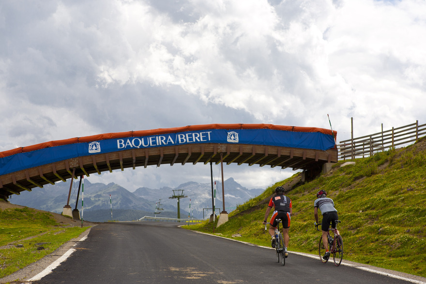 Cyclistes au Pla de Beret dans le Val d'Aran