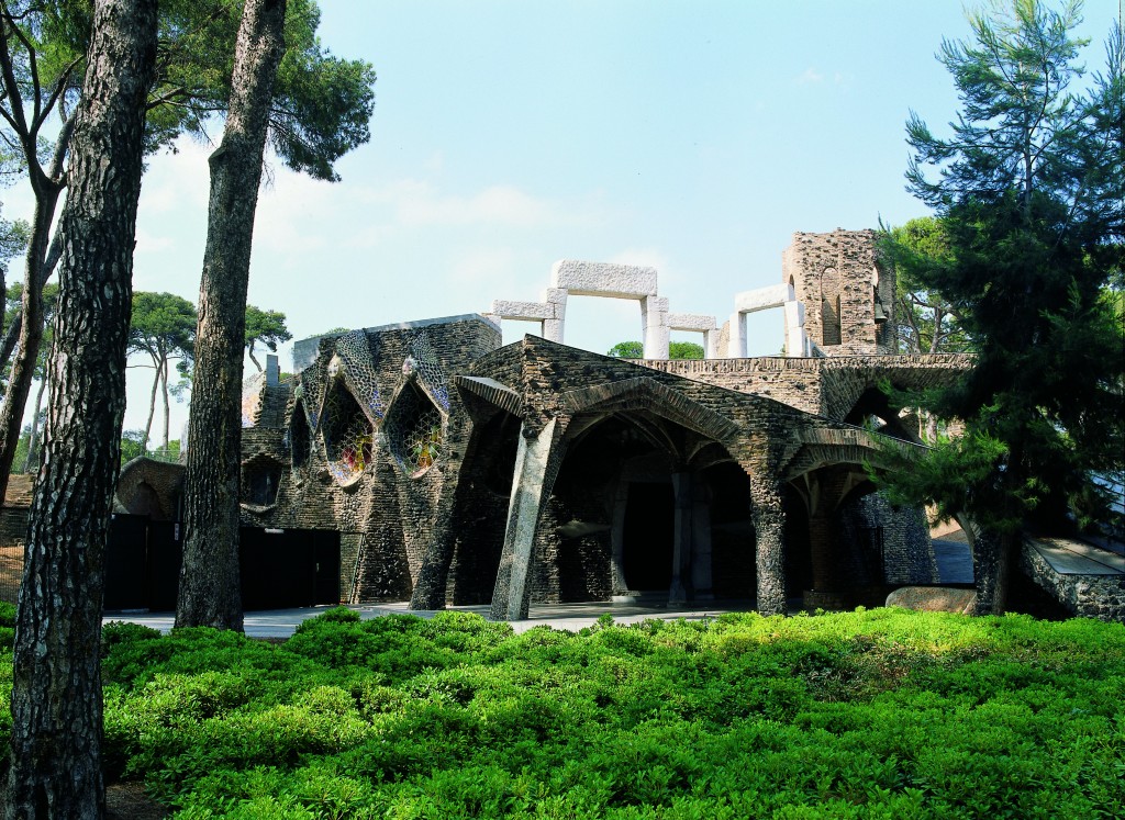 Crypte Gaudí, située à la Colònia Güell (Costa Barcelona, Catalogne)