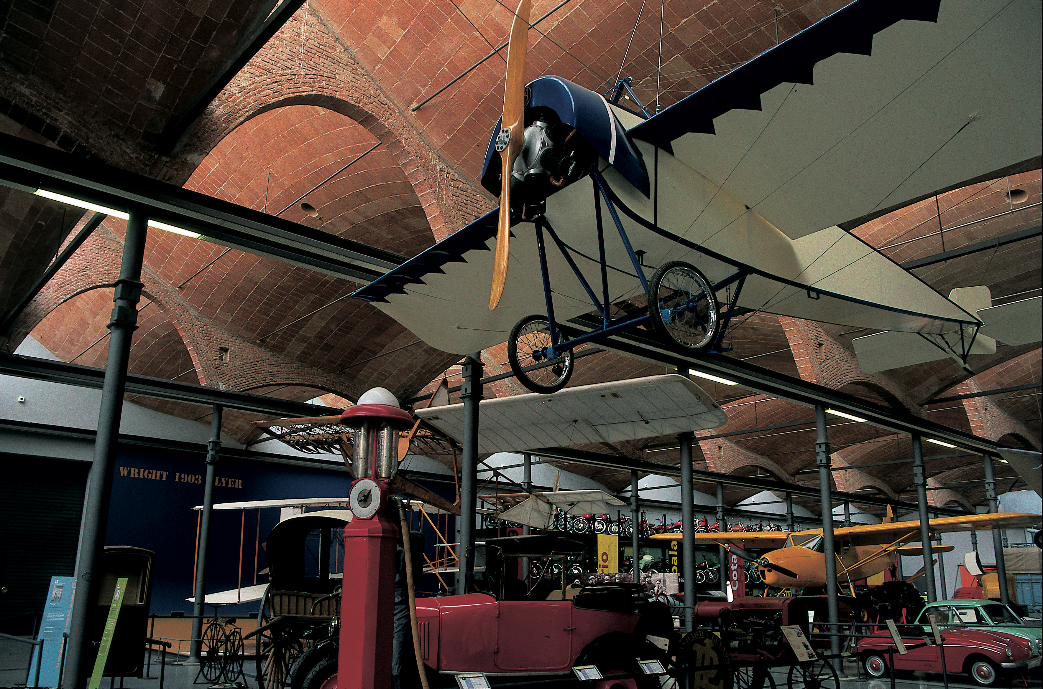 Aéroplane et moyens de transport au Musée de la science et de la technique de Catalogne © Turismo Verde S.L.