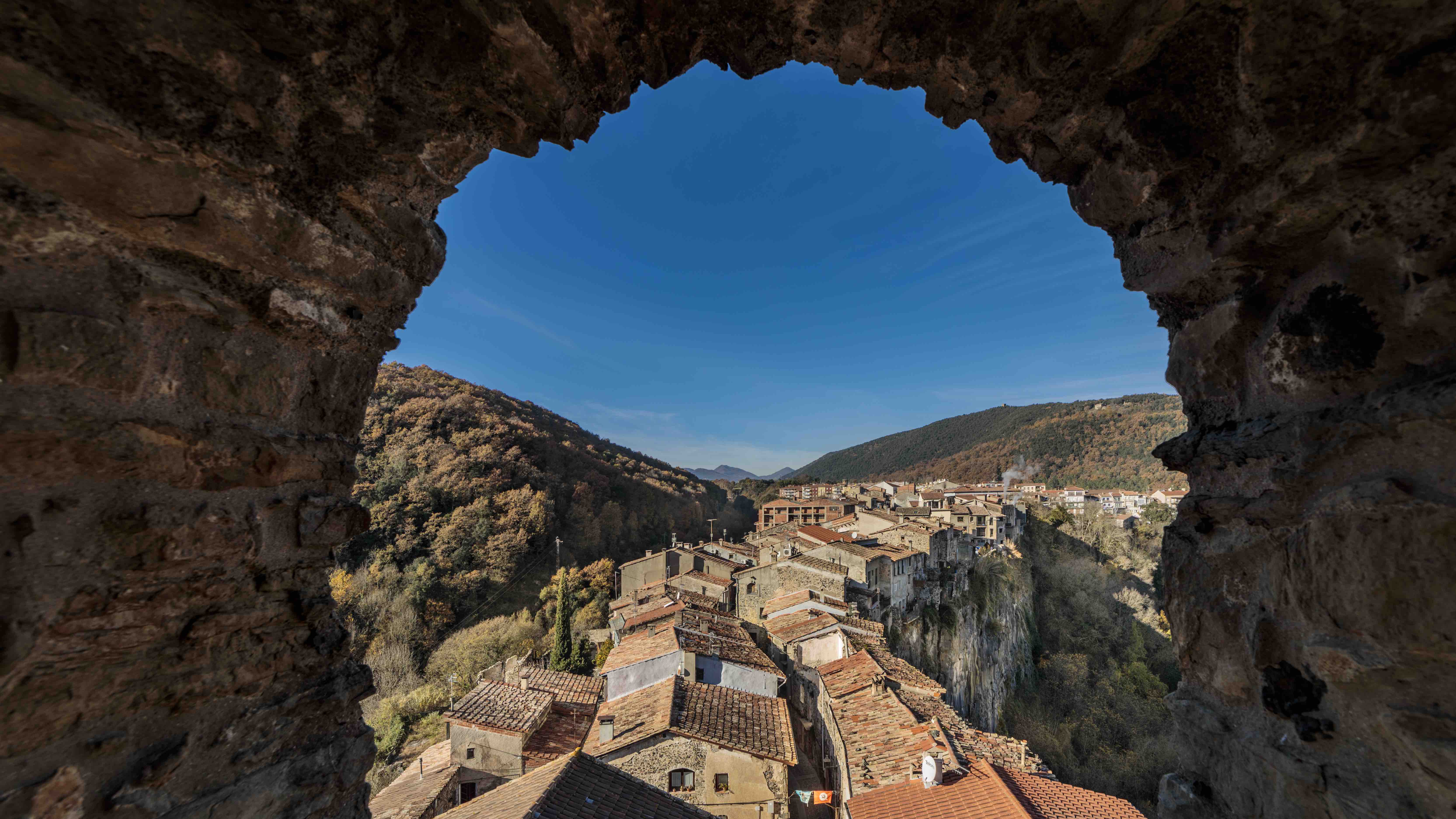 Castell Follit de la Roca ©Christopher Willan Photography