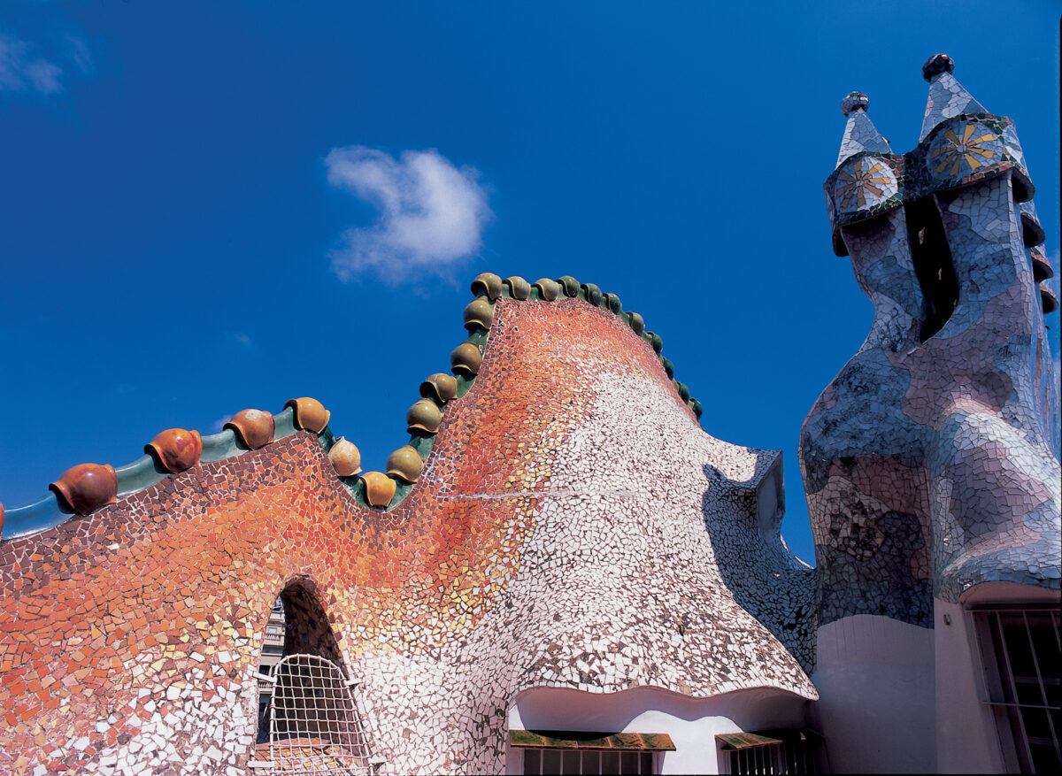 Vue de l'extérieur de la Casa Batlló (Barcelone, Catalogne), oeuvre d'Antoni Gaudí)