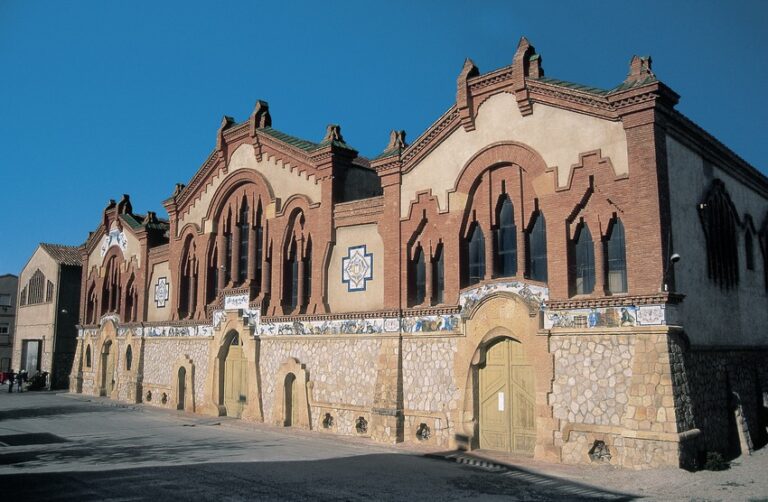 Vue de la Cathédrale Du Vin de Pinell De Brai (Terres de l'Ebre)