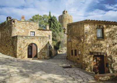 À travers les villages médiévaux de Catalogne, entre la Costa Brava et les Pyrénées de Gérone
