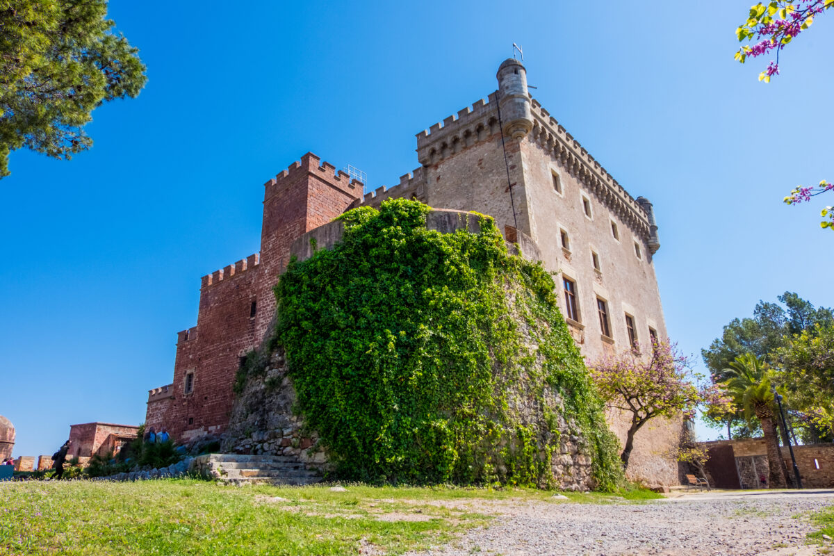 Vue de l'extérieur du Château de Castelldefels, sur la Costa Barcelona