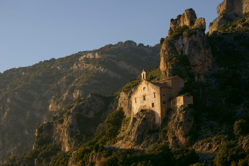 Ermita De Origen Románico De La Mare De Déu De La Pedra. Valle