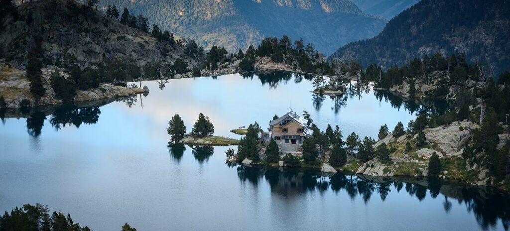 Josep Maria Blanc Hut (aigüestortes I Estany De Sant Maurici Na